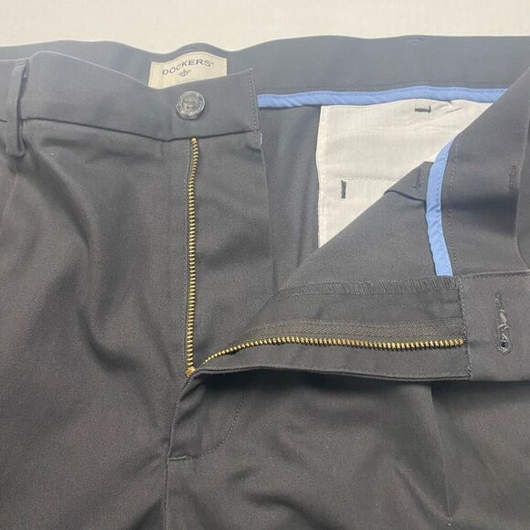 DOCKERS Men’s Gray Signature Khaki Relaxed Fit Pleated Pants Size W 44 L 30 - Picture 9 of 12